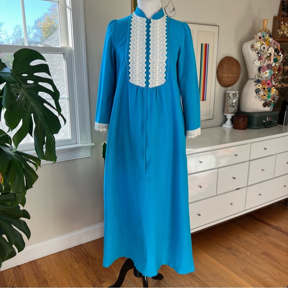 Vintage 60s/70s Blue Terry Cloth House Dress Loungewear Robe w/ White Lace Trim